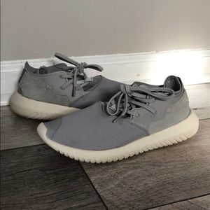 Women’s Grey Adidas athleisure shoes (6)